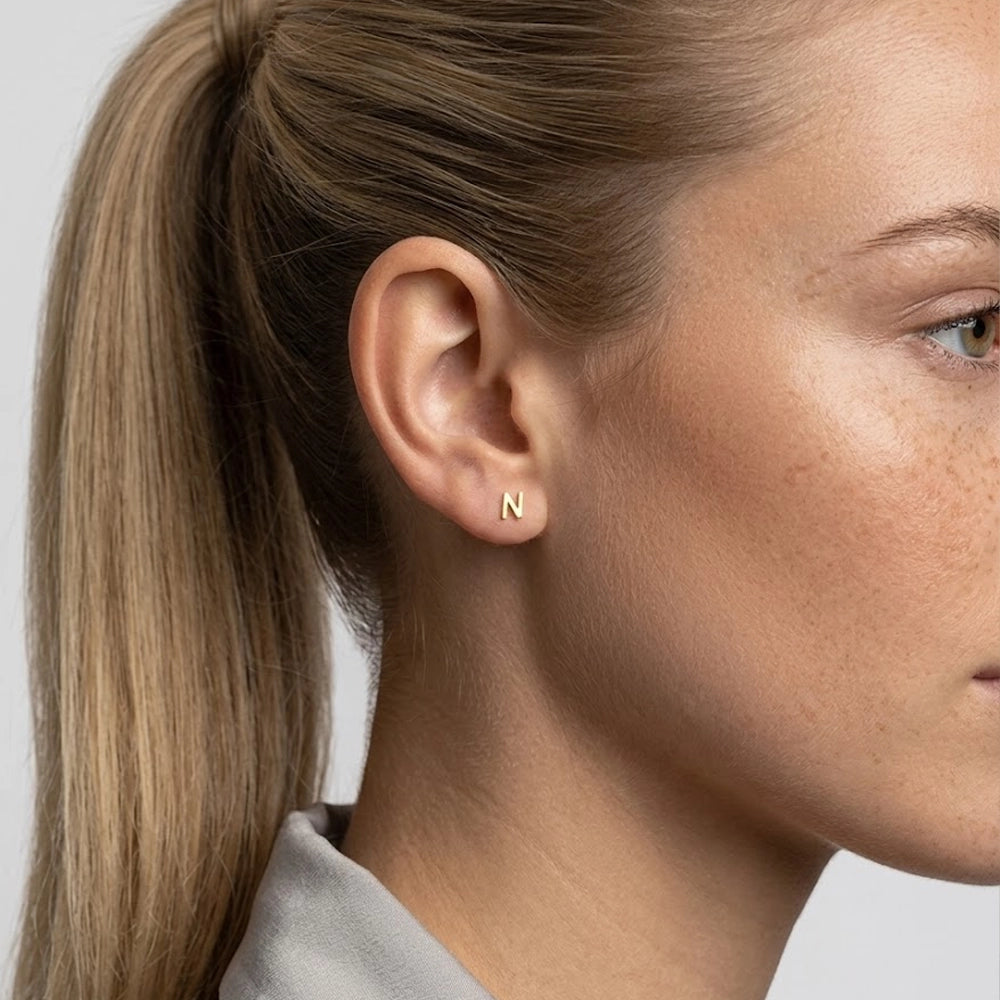 Signatur - Studs med bokstav och skruvplopp