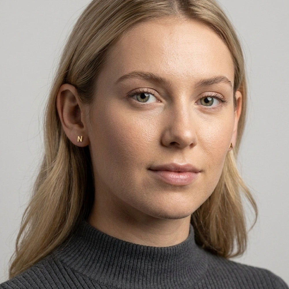 Signatur - Studs med bokstav och skruvplopp