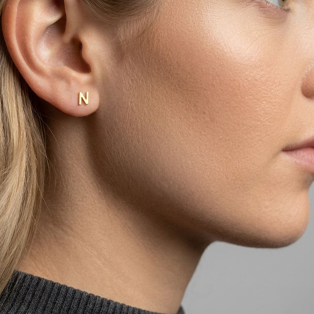 Signatur - Studs med bokstav och skruvplopp