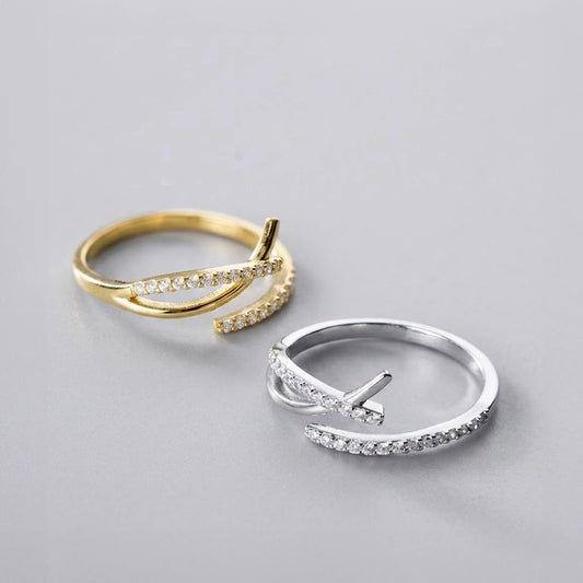 Sivra – Justerbar ring med korsad design