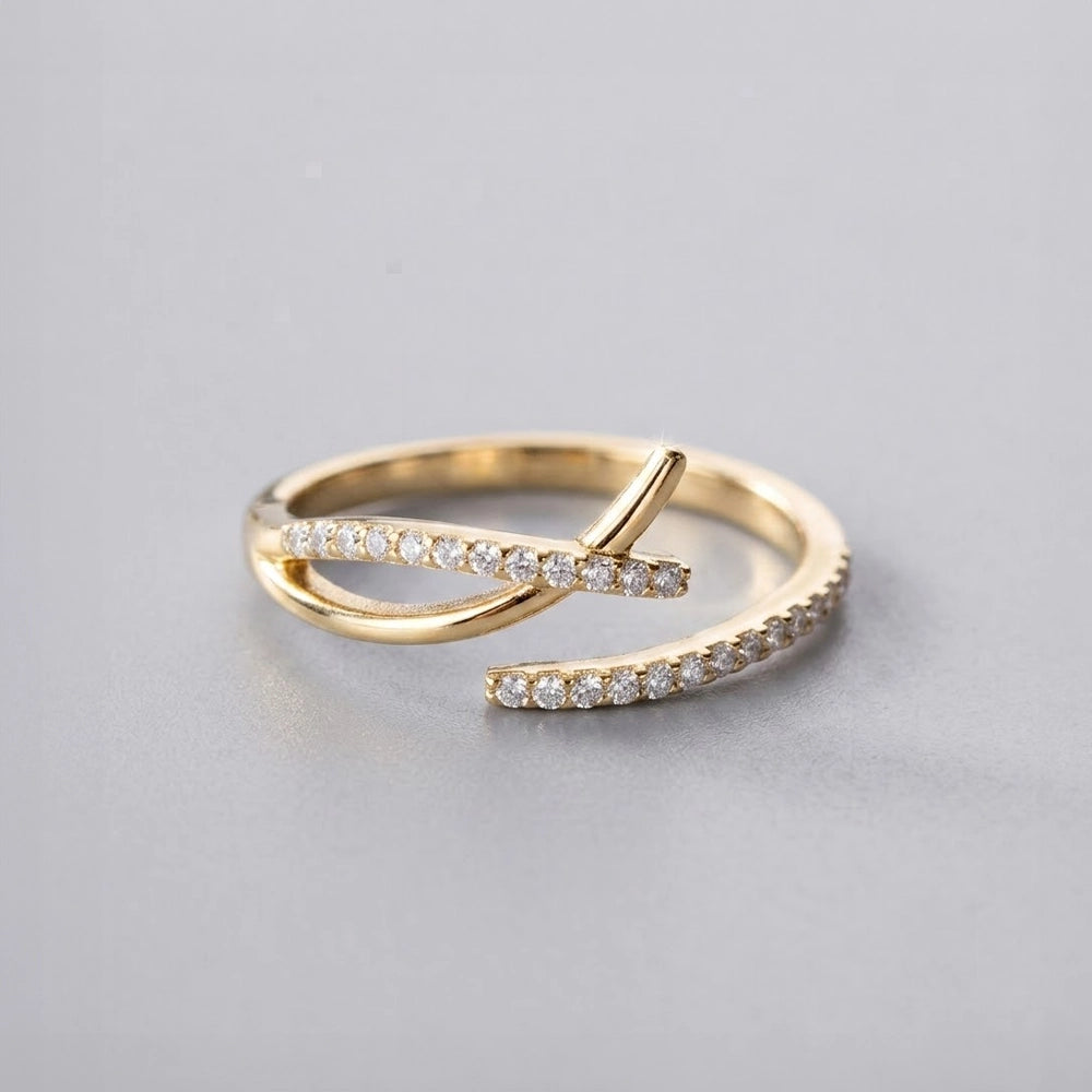 Sivra – Justerbar ring med korsad design