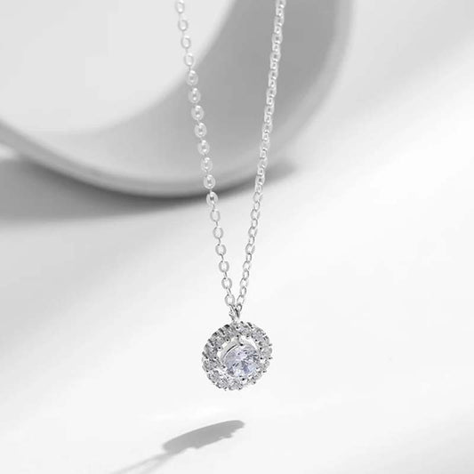 Smilla - Halsband med gnistrande hängsmycke