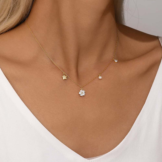 Stjärnblom - Halsband med delikata dekorationer