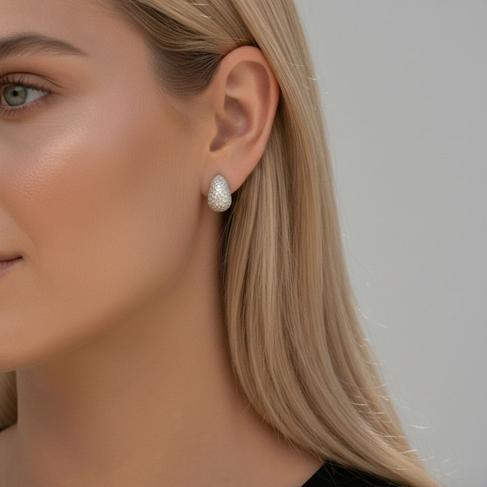 Valkyria – Droppformade örhängen med stenar