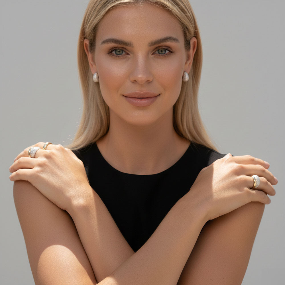 Valkyria – Droppformade örhängen med stenar