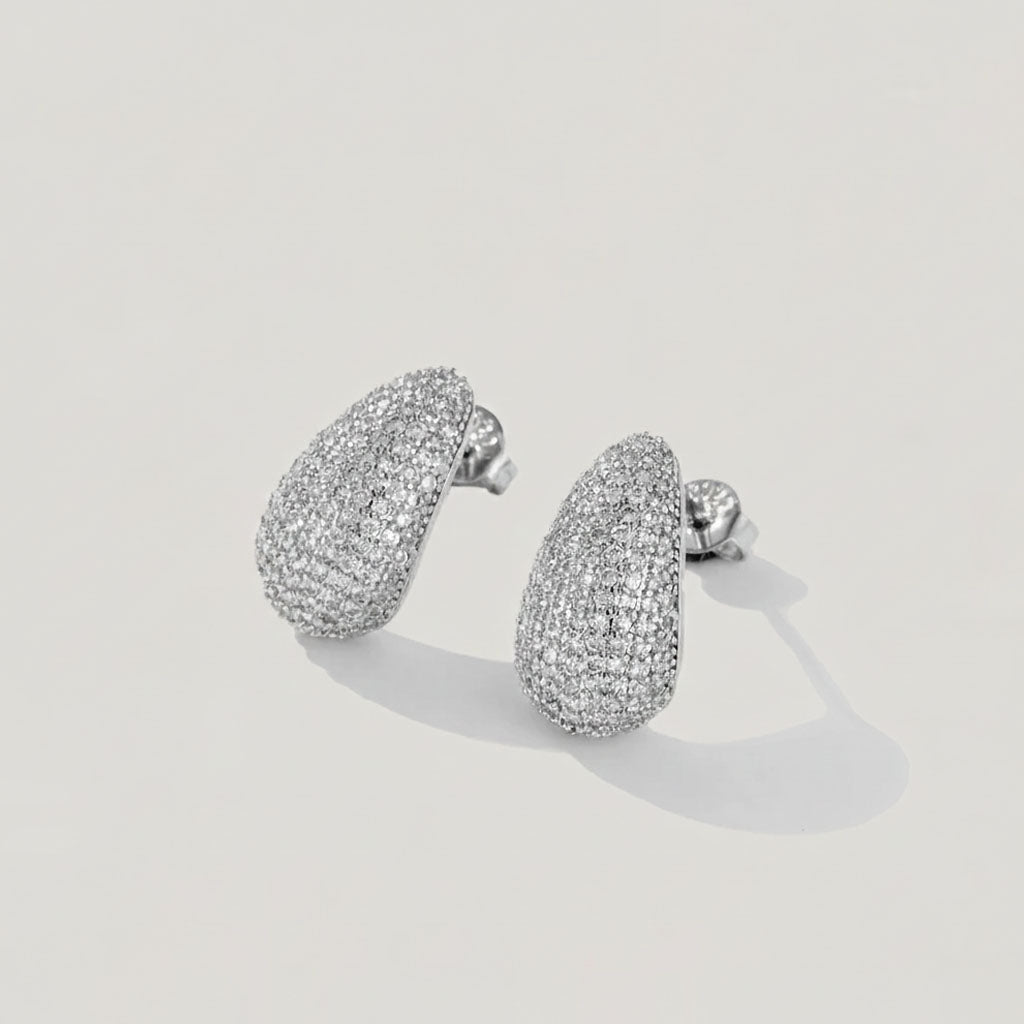 Valkyria – Droppformade örhängen med stenar