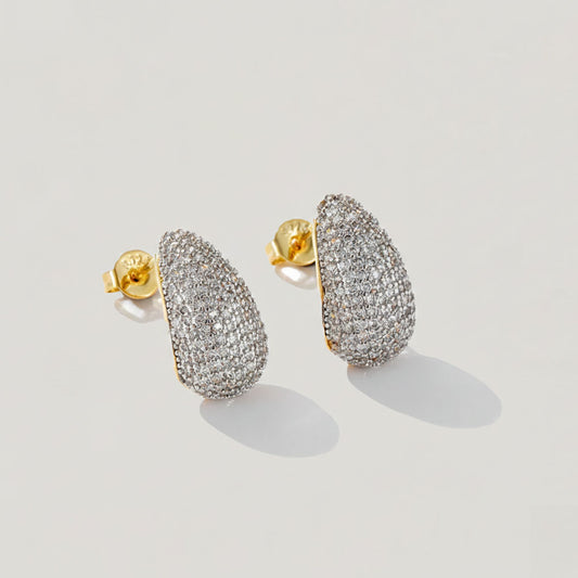 Valkyria – Droppformade örhängen med stenar