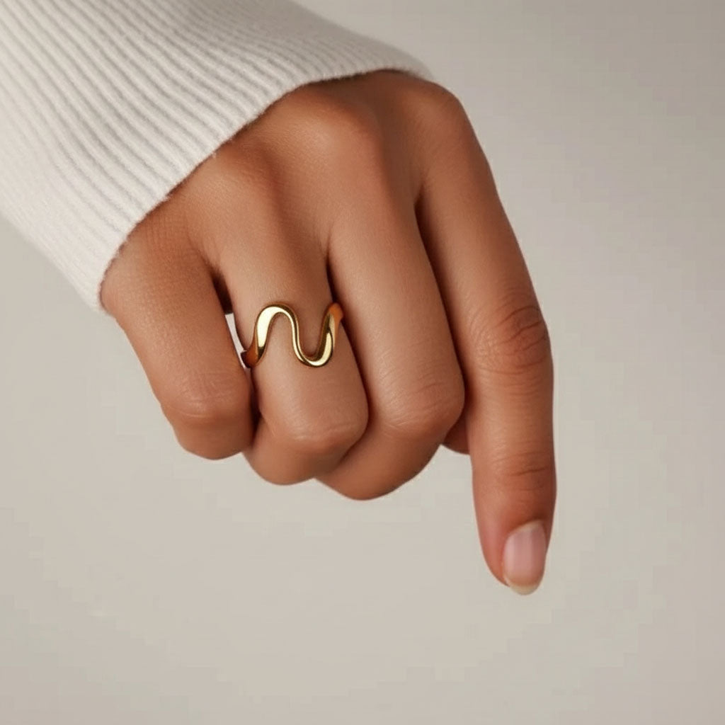 Vendela - Justerbar ring med vågig design