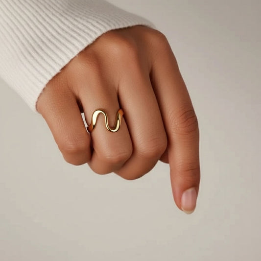 Vendela - Justerbar ring med vågig design