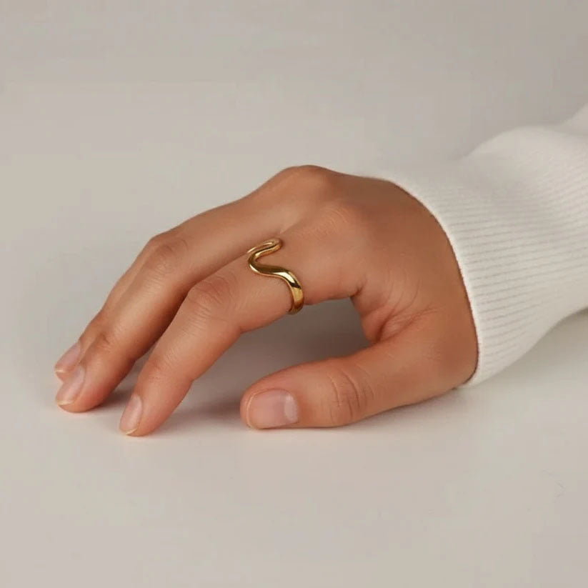 Vendela - Justerbar ring med vågig design