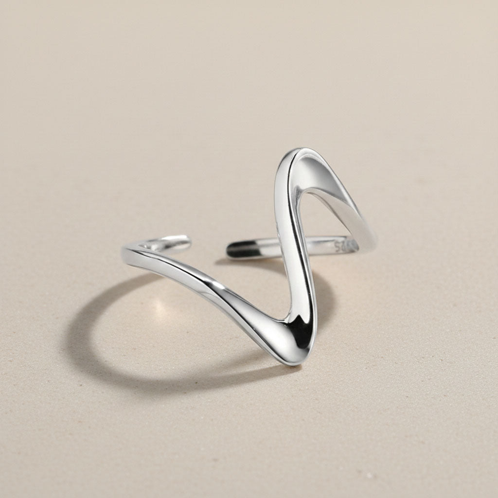 Vendela - Justerbar ring med vågig design