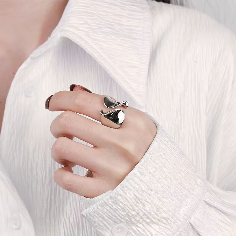 Wave - Justerbar ring i minimalistisk design