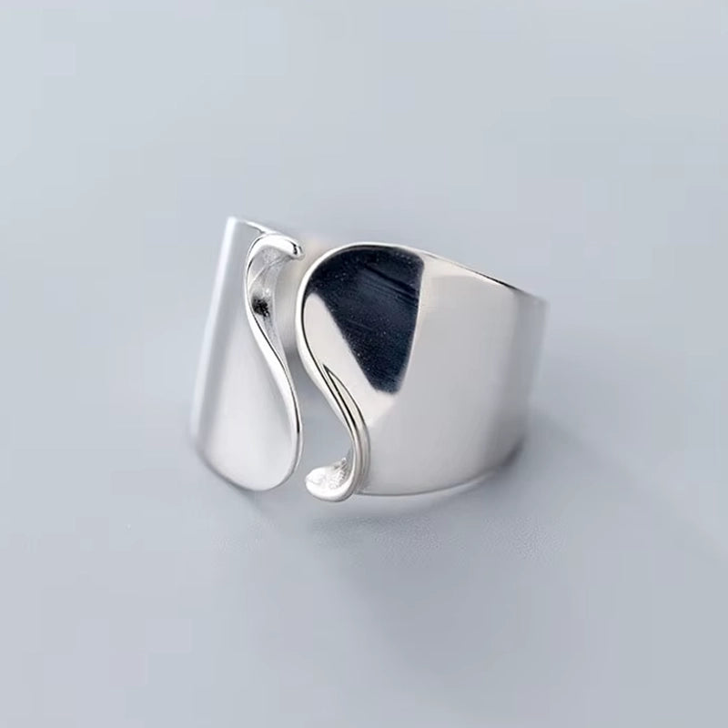 Wave - Justerbar ring i minimalistisk design