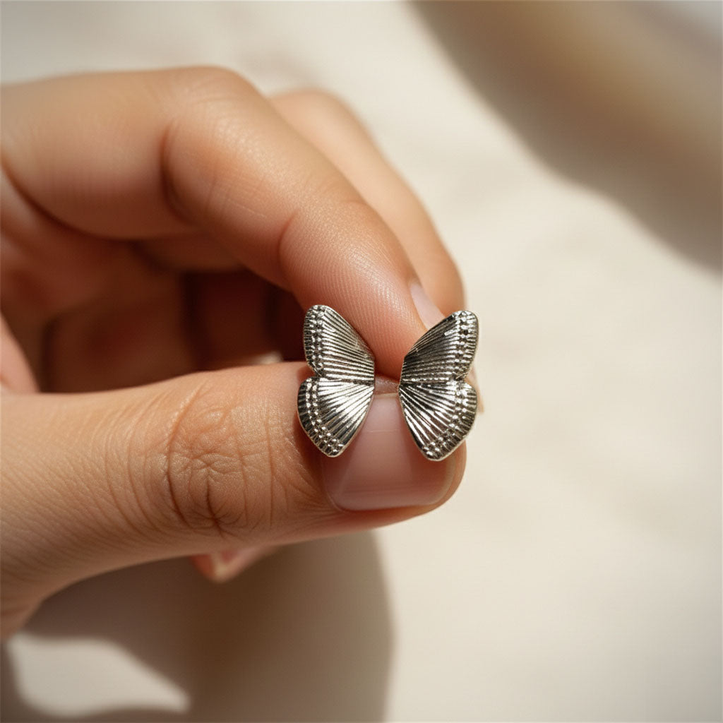 Winga - Studs med fjärilsvingar